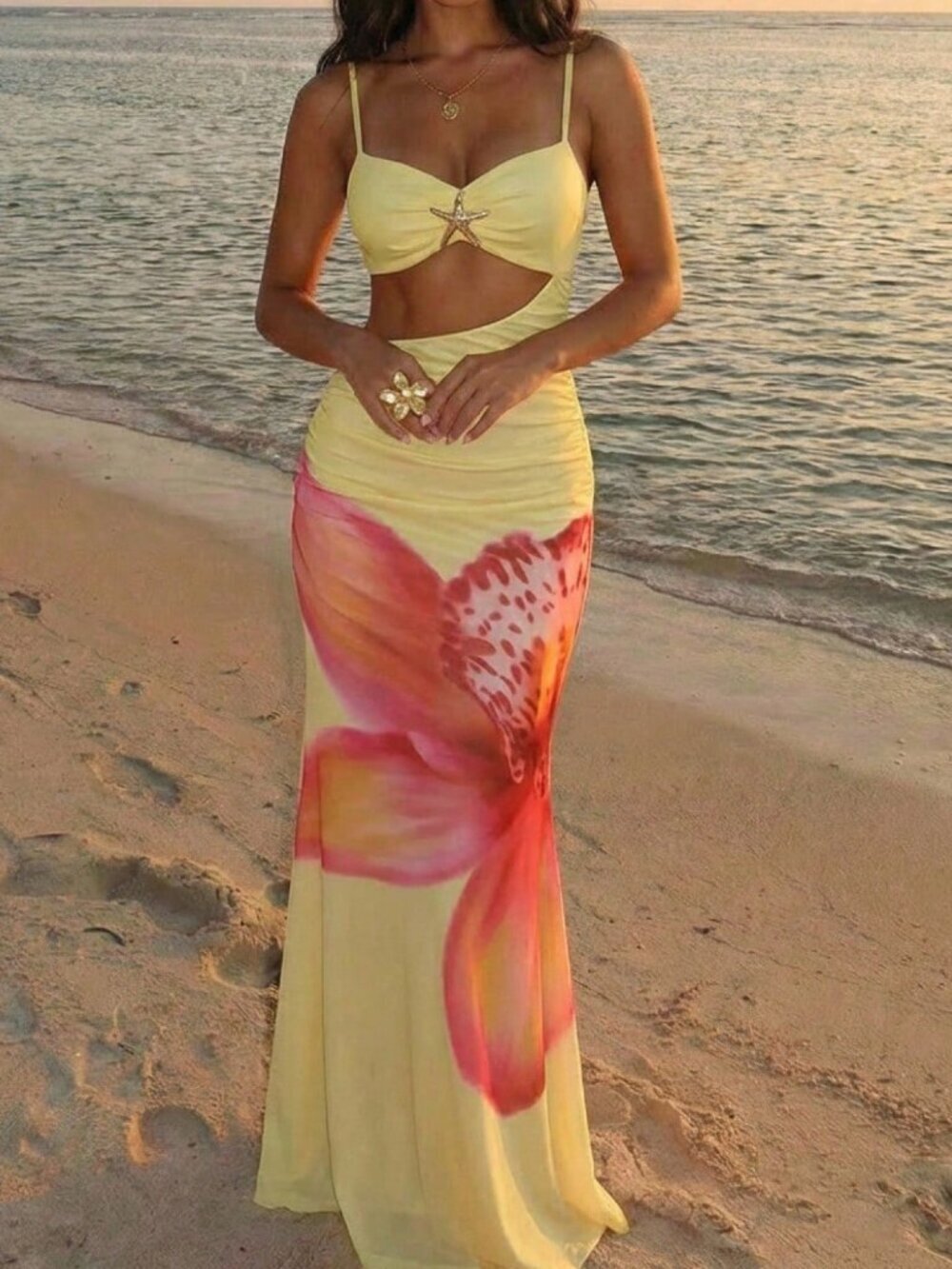 Light Yellow Boho Women's Floral Print Sexy Dress with Metal Decor - Picture 7 of 8